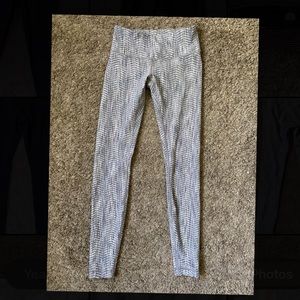Lululemon Wunder Under size 4